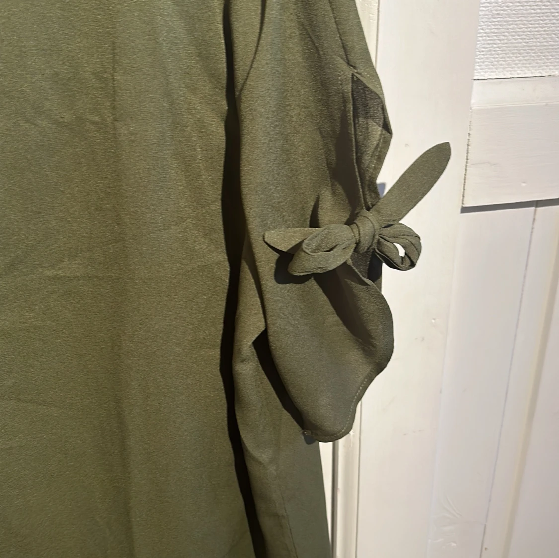 Olivgrön klänning från Shein Curve - 3