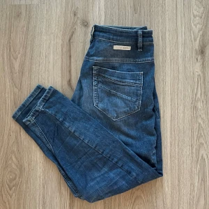 Diesel Jeans - Diesel jeans säljes. Nypris runt 1500kr. Mycket bra skick. Passar 165-175cm. Hör av dig vid fler frågor!