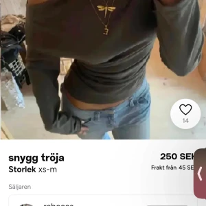 Grå offshoulder tröja - Snygg grå offshoulder tröja med en tight passform. Perfekt för att skapa en stilren look. Tröjan har långa ärmar och är croppad, vilket ger en modern touch. Passar utmärkt till jeans eller kjol för en trendig outfit.