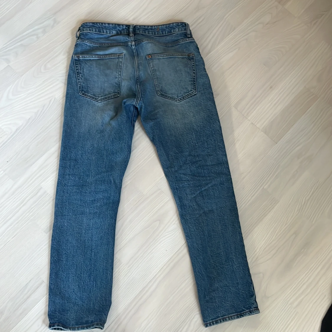 Blå jeans med rak passform - 1