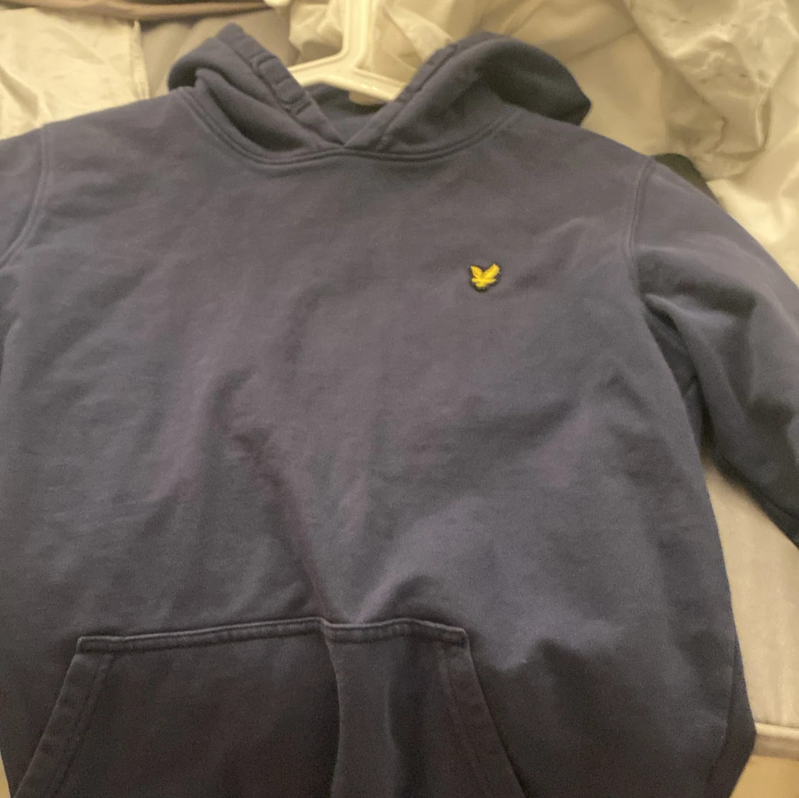 Blå hoodie från Lyle & Scott - 4