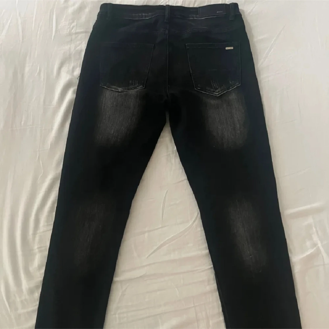 Svarta jeans med tryck från Amiri - 3