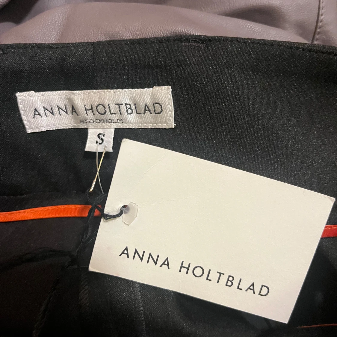 Kostymbyxor med knappar från Anna Holtsblad - 4