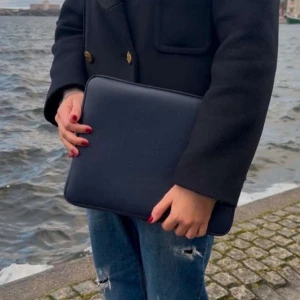 CASE-ON UF - CaseONs vattentåliga datorfodral! Instagram: caseon.uf 💚Hemsida: caseonuf.store 🙌 Skriv om ni har några frågor. 