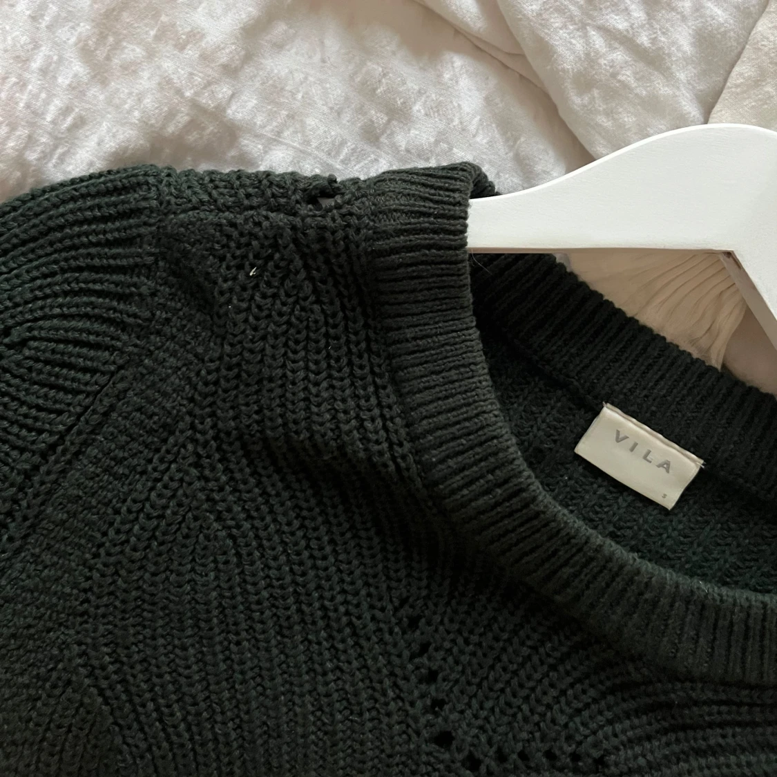 Mörkgrön stickad tröja från Vila - 1