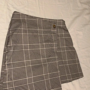 Fin vintrig kjol - Jätte gullig kjol i brunt och beige, passar fint i vintern och hösten💕