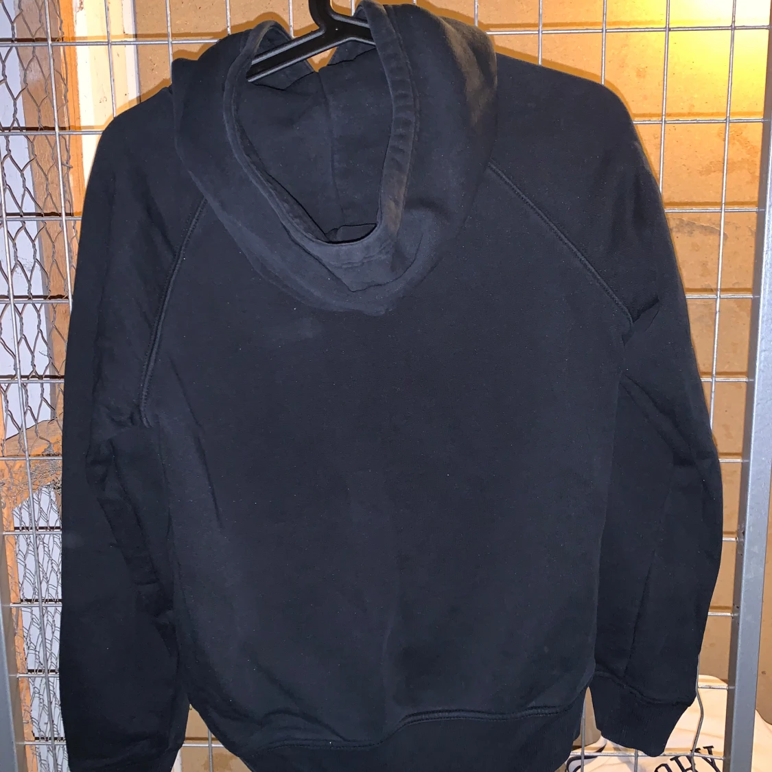 Svart hoodie från GANT - 3