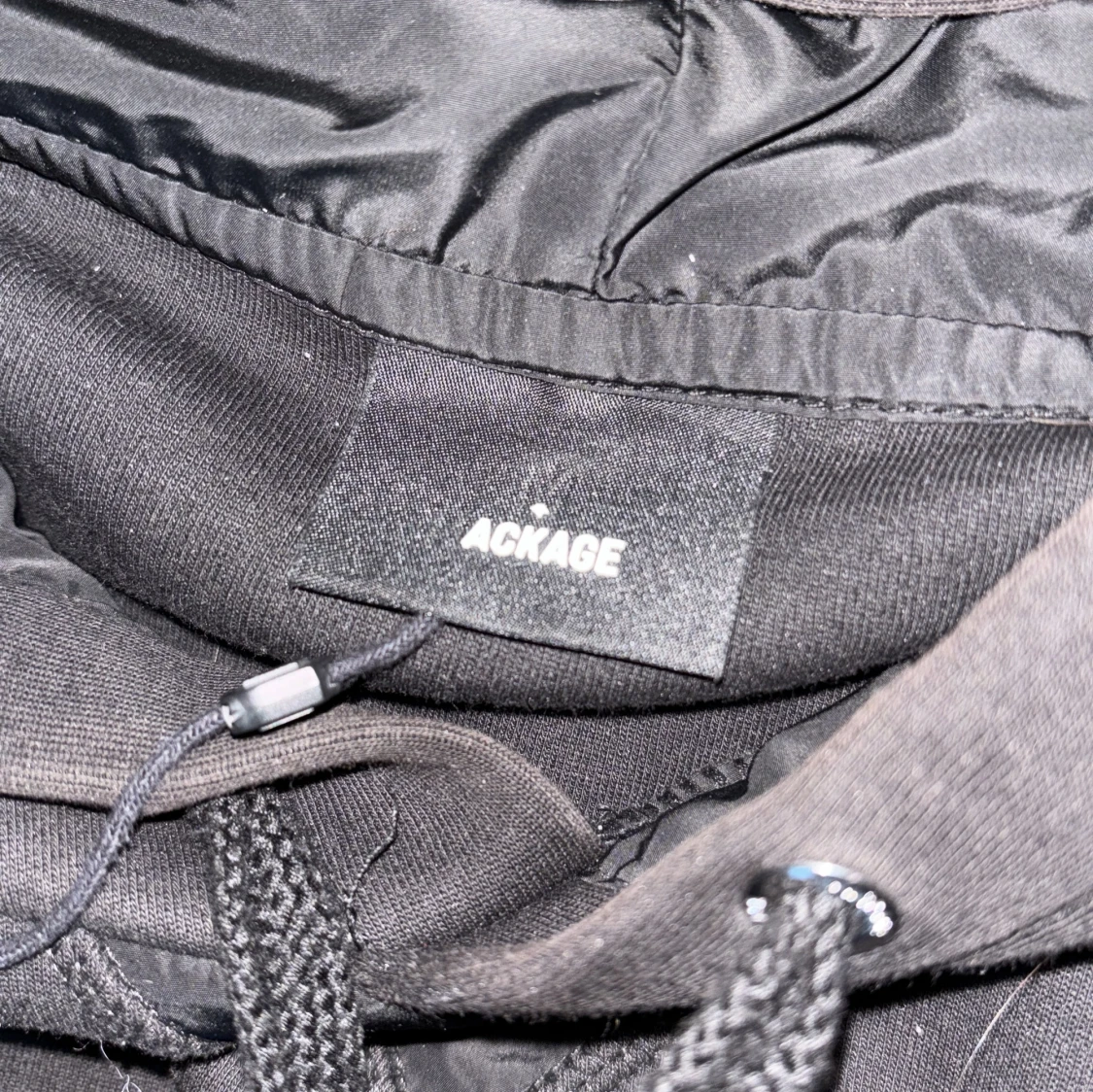 Svart hoodie från Mackage - 4