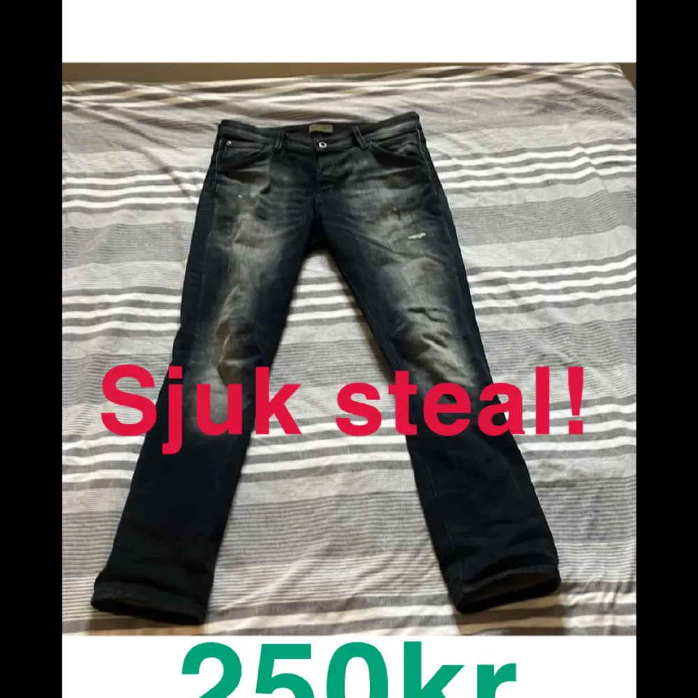 Jack and Jones jeans slim fit. Storlek 33/32 Endast 250kr sjuk stealll. Farkut & Housut.