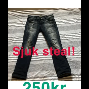 J&J jeans - Jack and Jones jeans slim fit. Storlek 33/32 Endast 250kr sjuk stealll