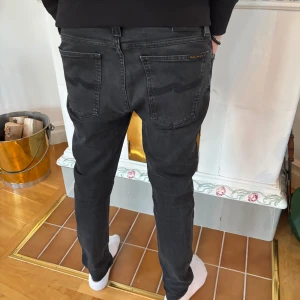Nudie jeans  - Klassiska svarta nudie jeans | storleken är 30/32 | vid fler funderingar kom privat🤩