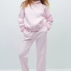 Mjukisbyxor - Säljer dessa mjukisbyxor från Gina tricot, de är använda väldigt få gånger (som nya) Skriv för egna bilder❣️