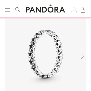 Pandora ring  - Silver ring med stjärnor ifrån Pandora. ❤️Jag säljer ringen då jag har bytat till guld smycken. Bra skick. Ordinarie pris 399 kr !