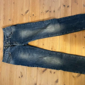 Straight low/mid-waist jeans från Colin's - Snygga blå jeans från Colin's. Fint skick!! Low/mid-waist. Storlek W28 L30 (small) 💗💗