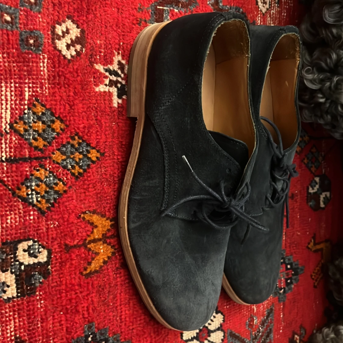 Mörkblå mockaskor från Filippa K - 1