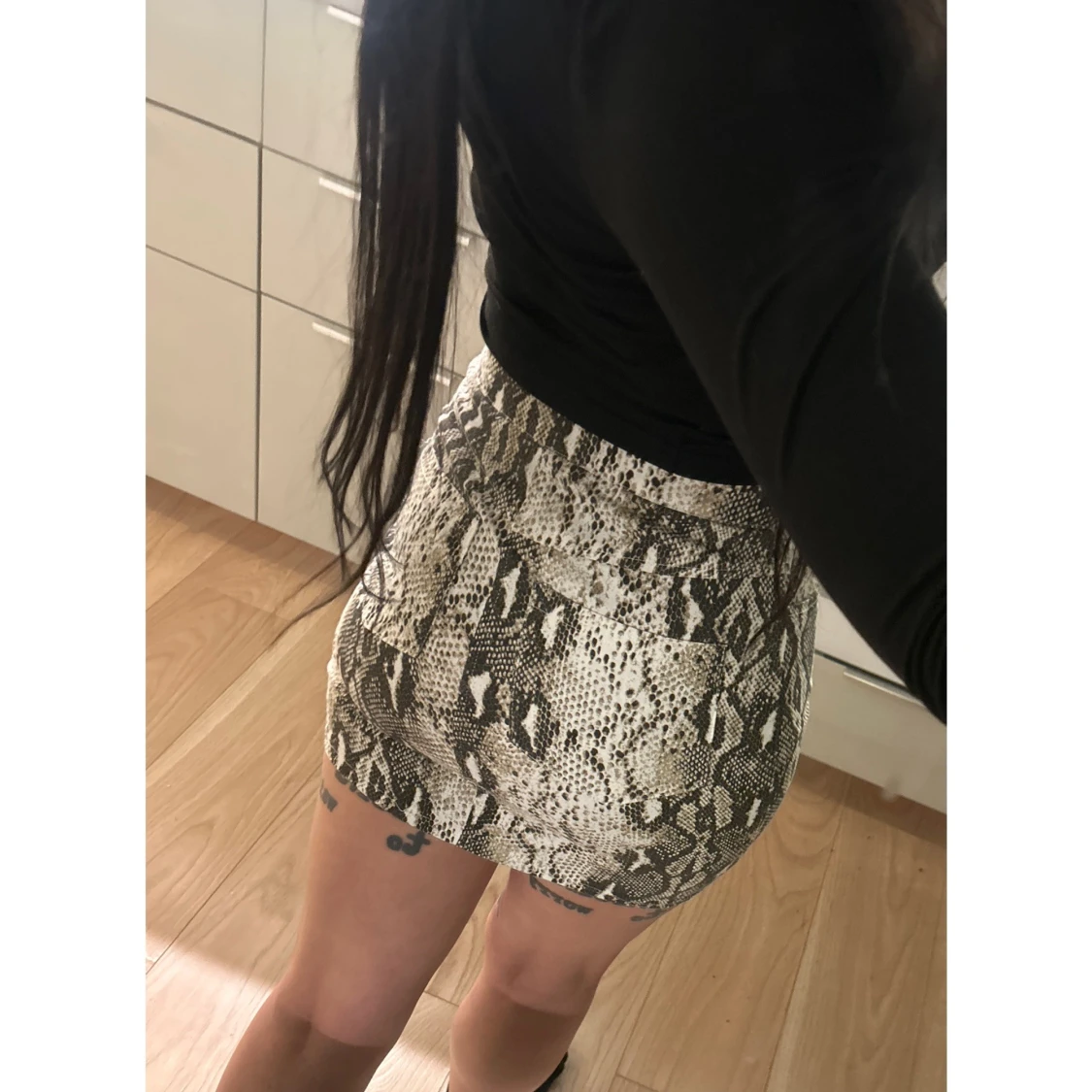 Ormmönstrad kortkjol, strl 34 - 1