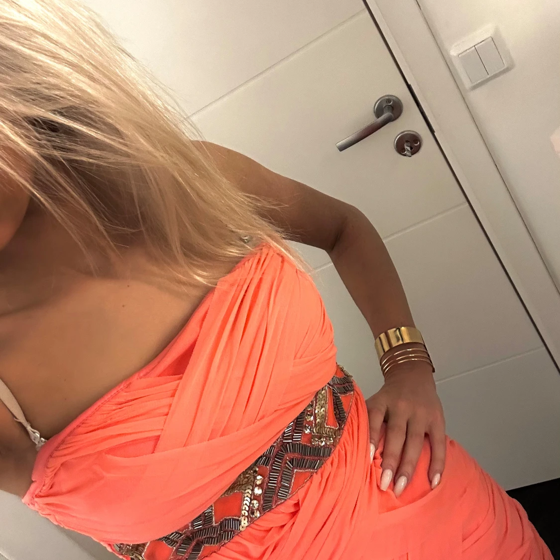 Orange klänning med mönstrad midja - 3