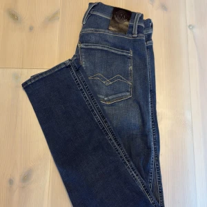 Blå Replay Anbass i storlek 29/32 - | Replay Anbass | Storlek 29/32 | Nyskick! |