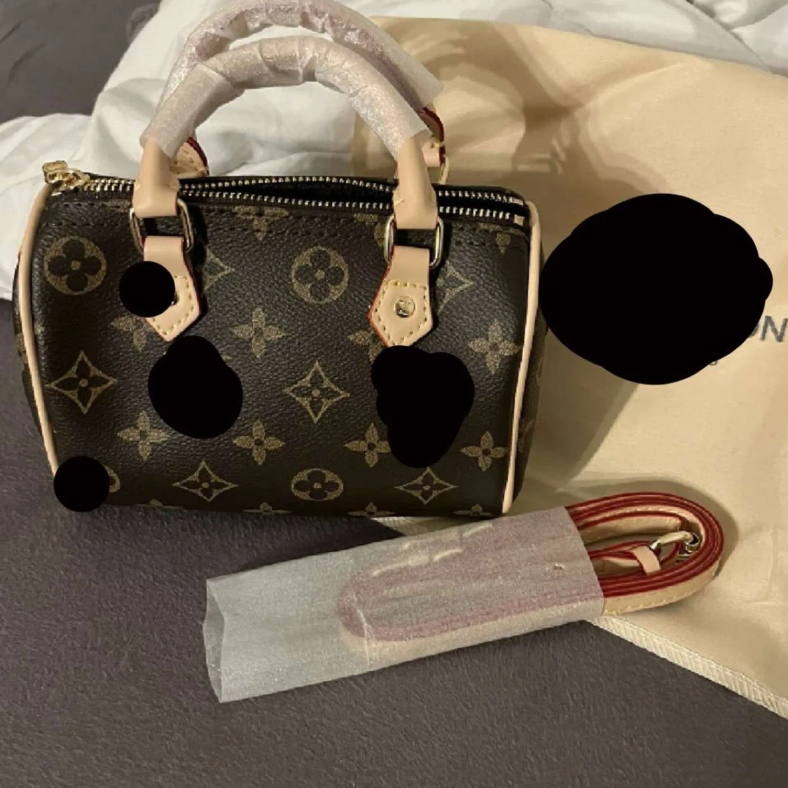 Brun handväska med monogram