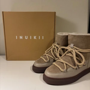 Beige boots från Inuikii - Säljer ett par helt nya Inuikii, aldrig använda. Skick 10/10. Bara att höra av er vid frågor eller funderingar😀