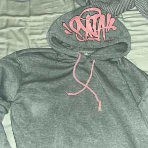 Synaworld hoodie  - Endast testats var för stor för mig