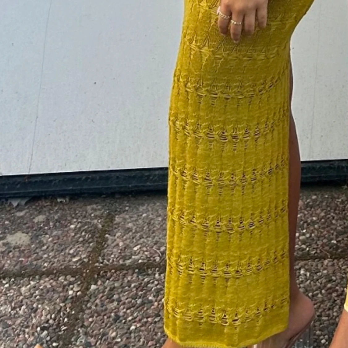 Gul stickat klänning set. - 92