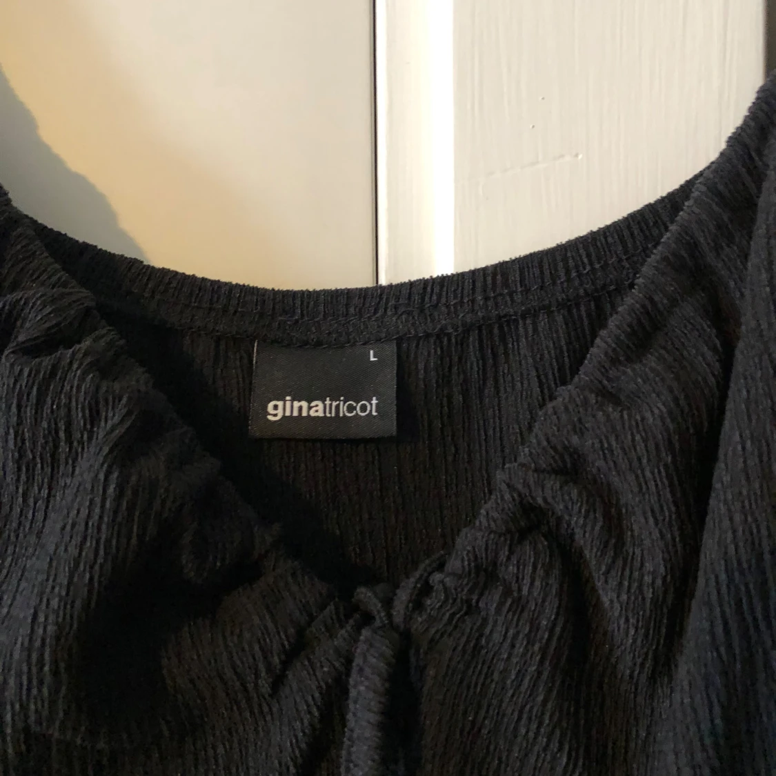 Svart klänning från Gina Tricot - 91