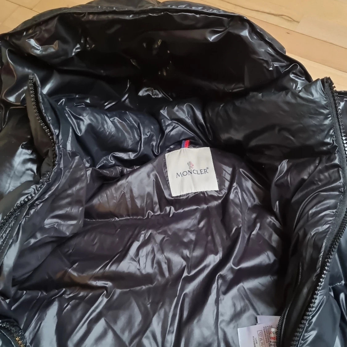 Svart pufferjacka från Moncler - 4