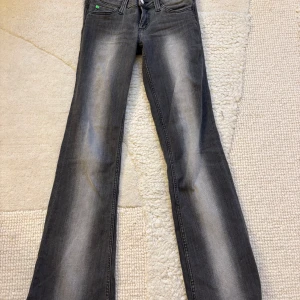 Unika Weekday Jeans - Populära unika Weekday jeans. Endast använda ett fåtal gånger. Storlek 27/32