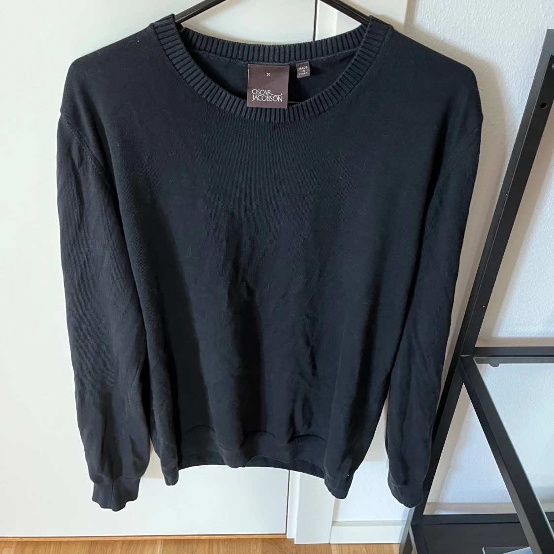 Svart tröja från Oscar Jacobson