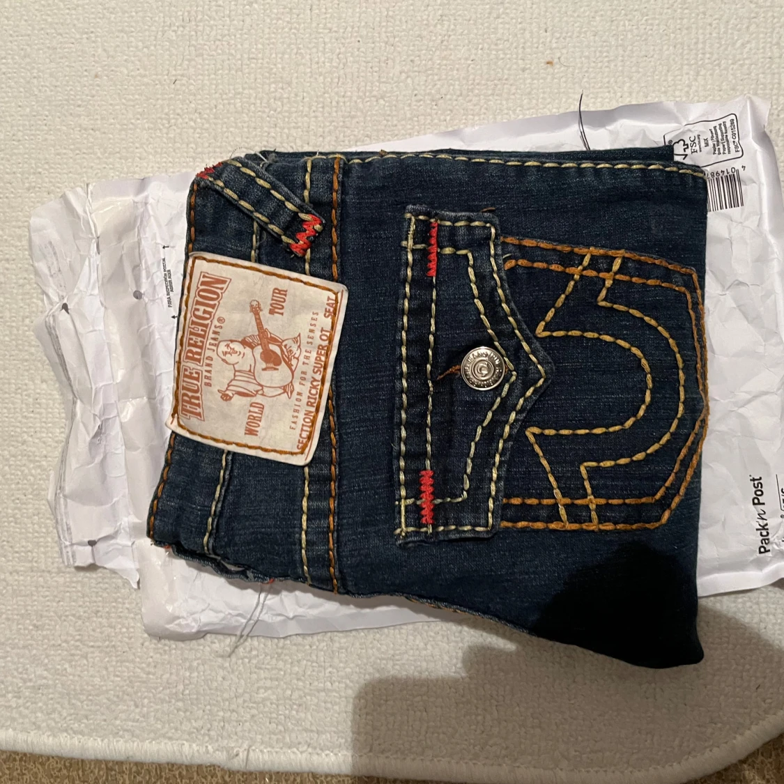 Mörkblå jeans från True Religion