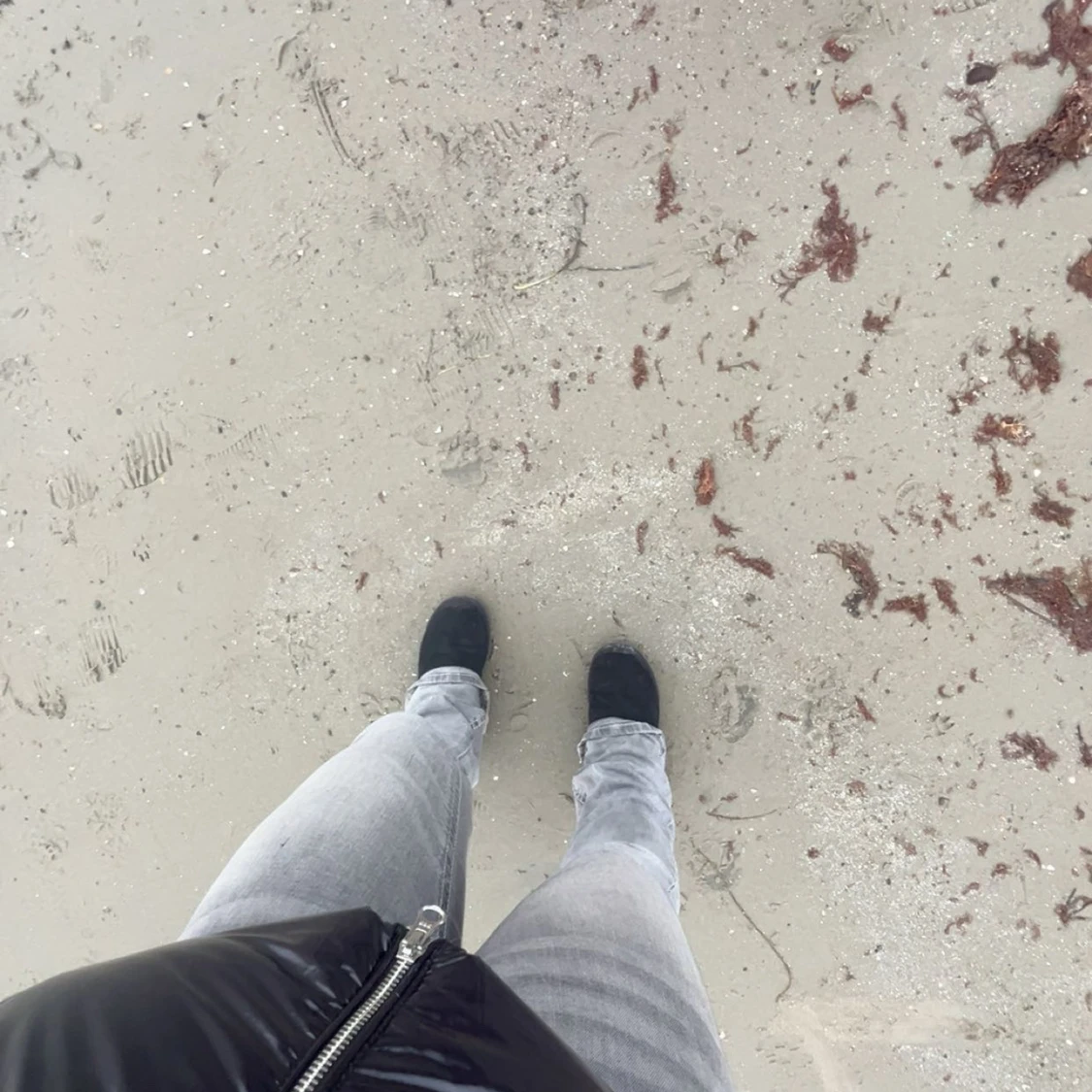 Gråa fina jeans med vita summar  - 90