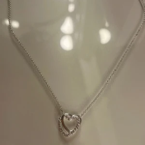 Äkta silver halsband - Halsband dubbel hjärtan. Äkta silver. Oanvänt och nytt