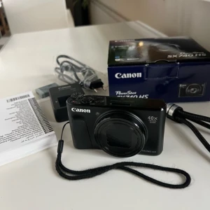 Canon sx740hs - Kan  hämtas i märsta för mer info meddela mig