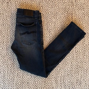 Nudie jeans  - Säljer dessa riktigt feta slim jeans ifrån Nudie. Jeansen har inte ett enda tecken på användning och är i sjukt bra skick. Om ni vill ha fler bilder eller andra funderingar är det bara att höra av sig.👍