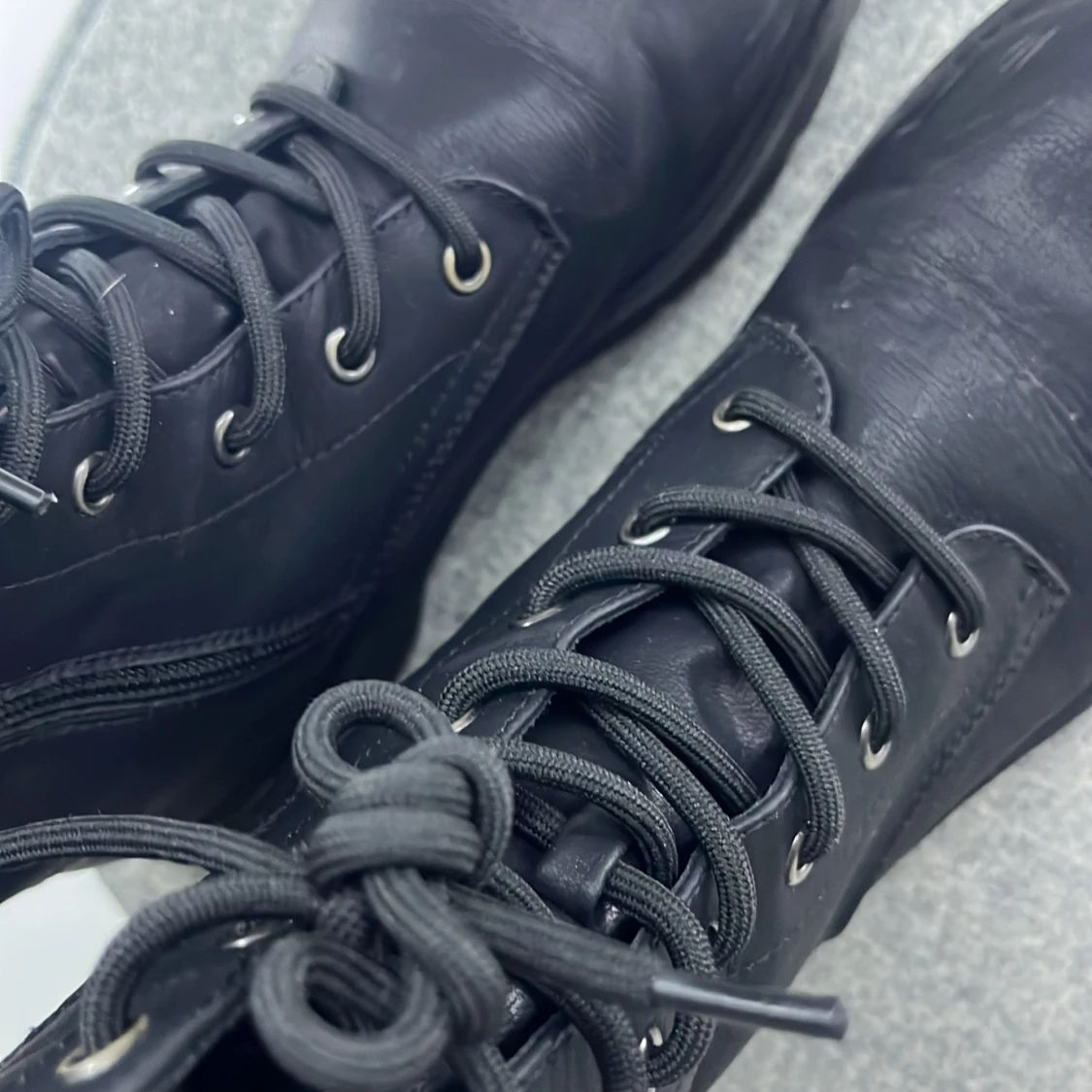 Svarta boots med snörning - 93