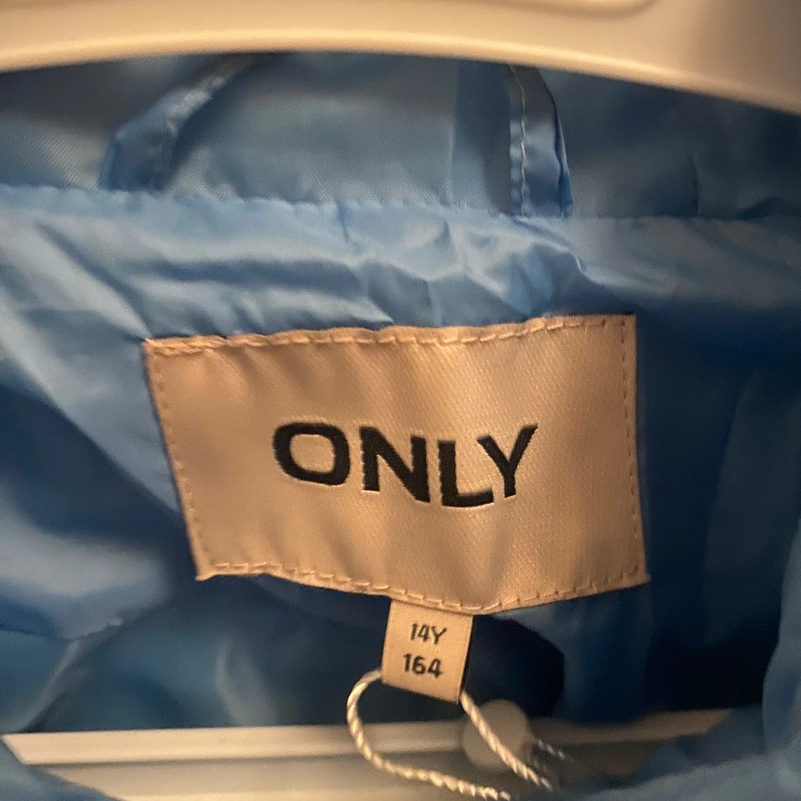 Ljusblå pufferjacka från ONLY - 1