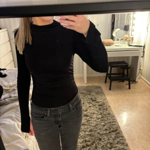 Tröja Gina tricot  - Hej! Säljer denna tröja från Gina då den inte kommer till användning, den har inga skador och är som ny. Strl S💗