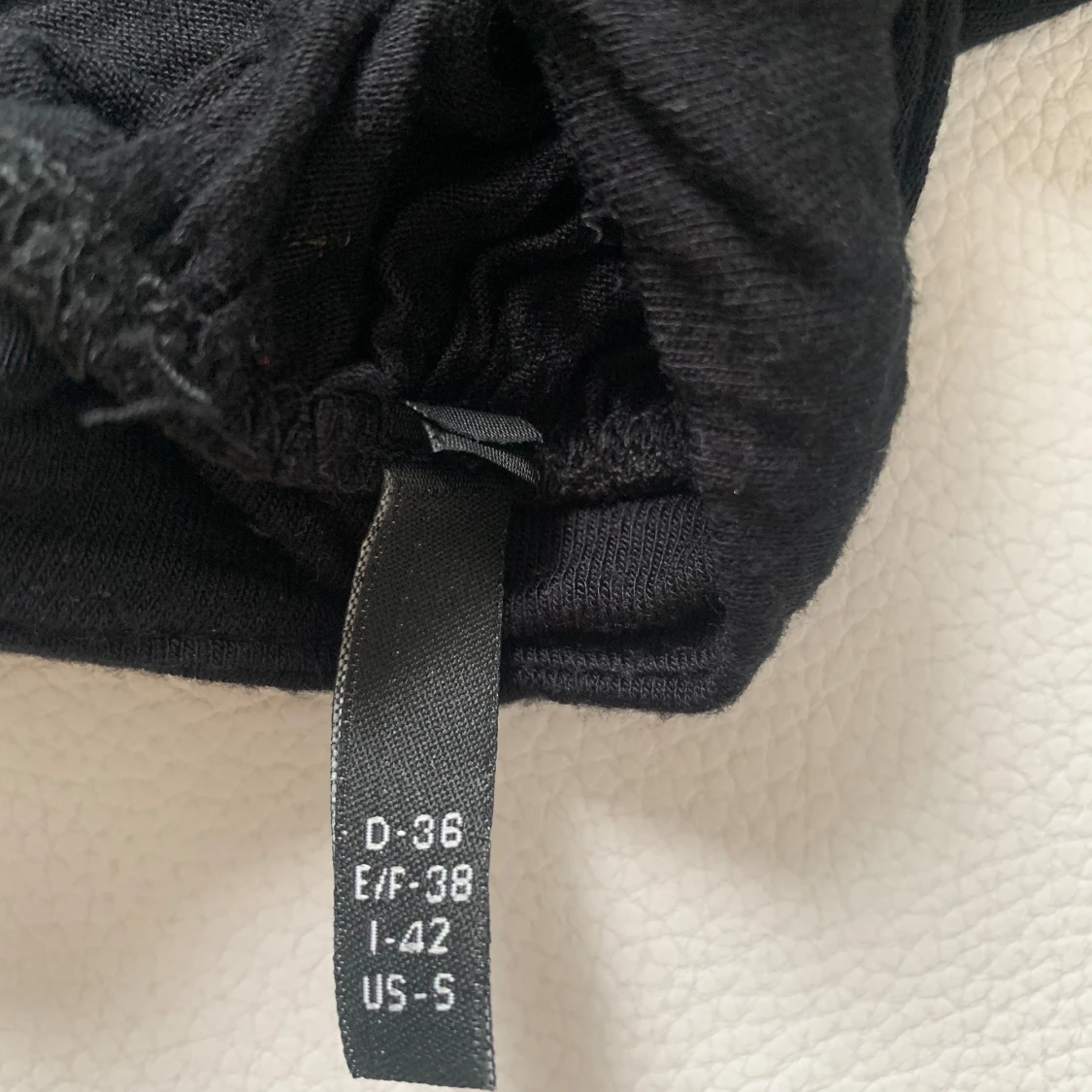 Svart ärmlös topp från Amisu - 3