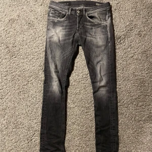 Dondup George  - Tja , enda defekten är ett fixat hål i skrevt (proffs fixat)