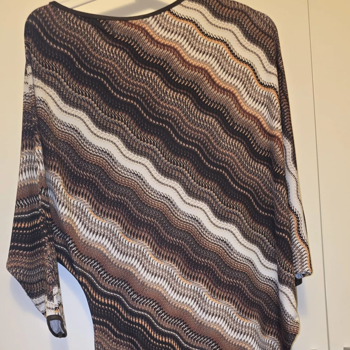 Mönstrad klänning från Binka - 1