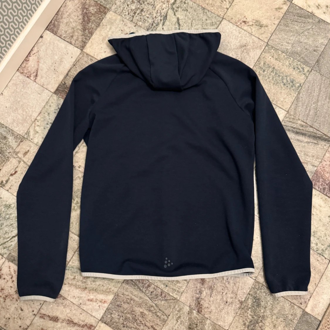 Mörkblå huvjacka från Craft - 2