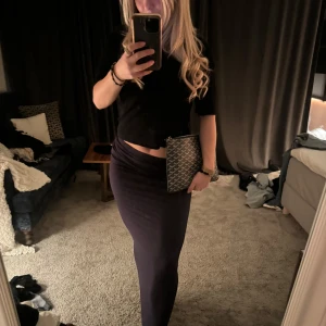 Blå lång kjol - Blå lång kjol skönt material från nelly