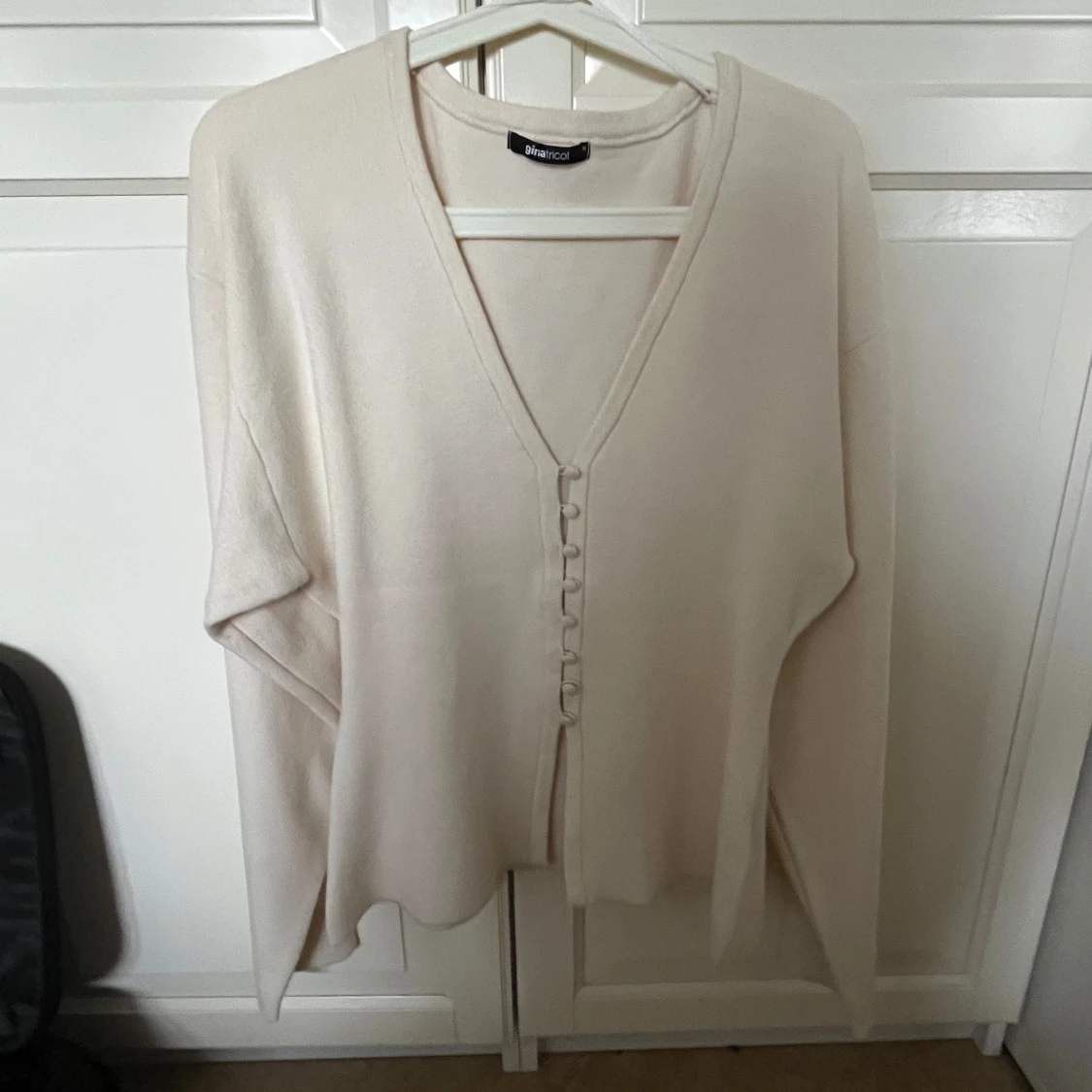 Beige kofta från ginatricot