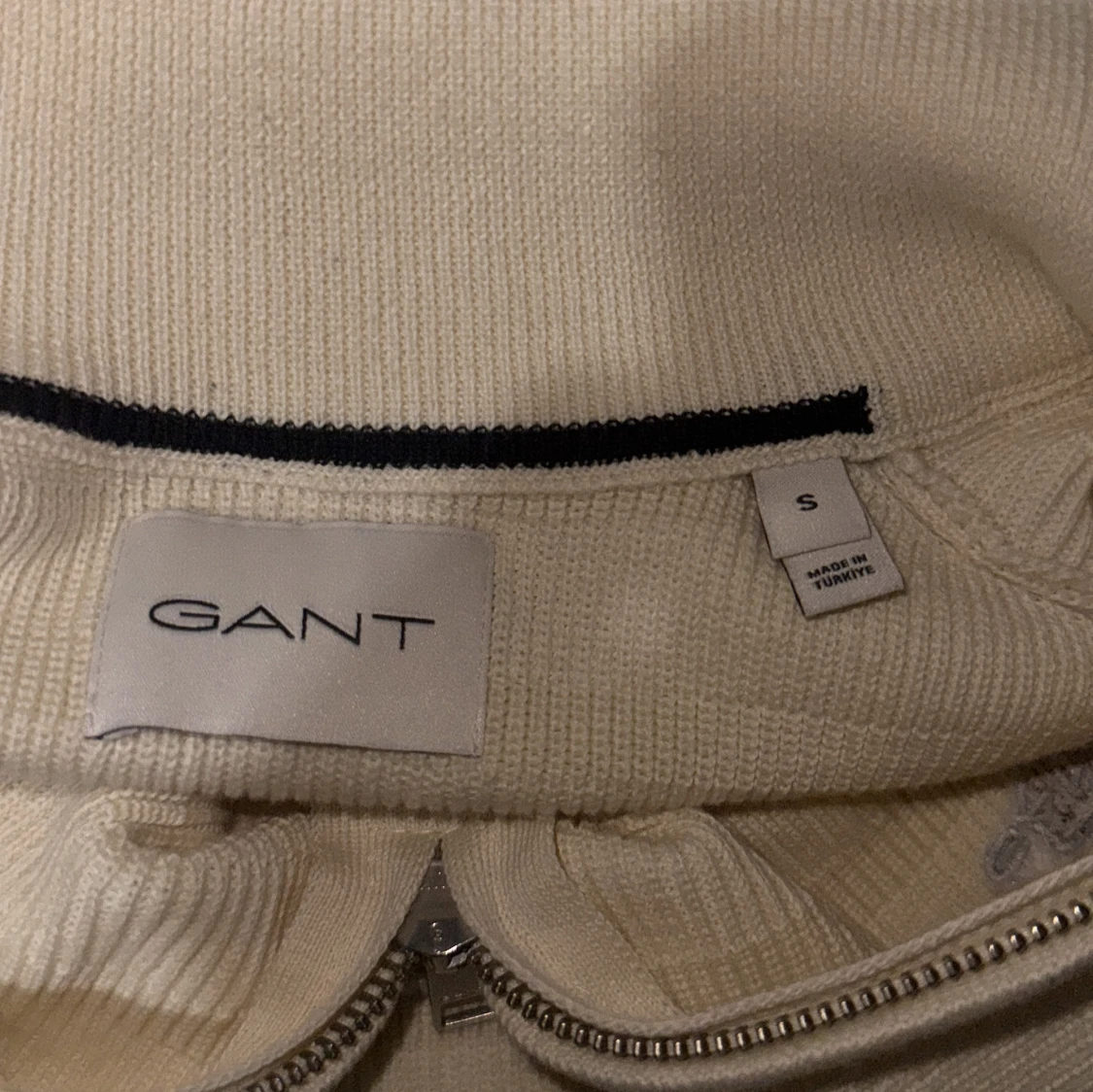 Beige tröja med dragkedja från GANT - 1