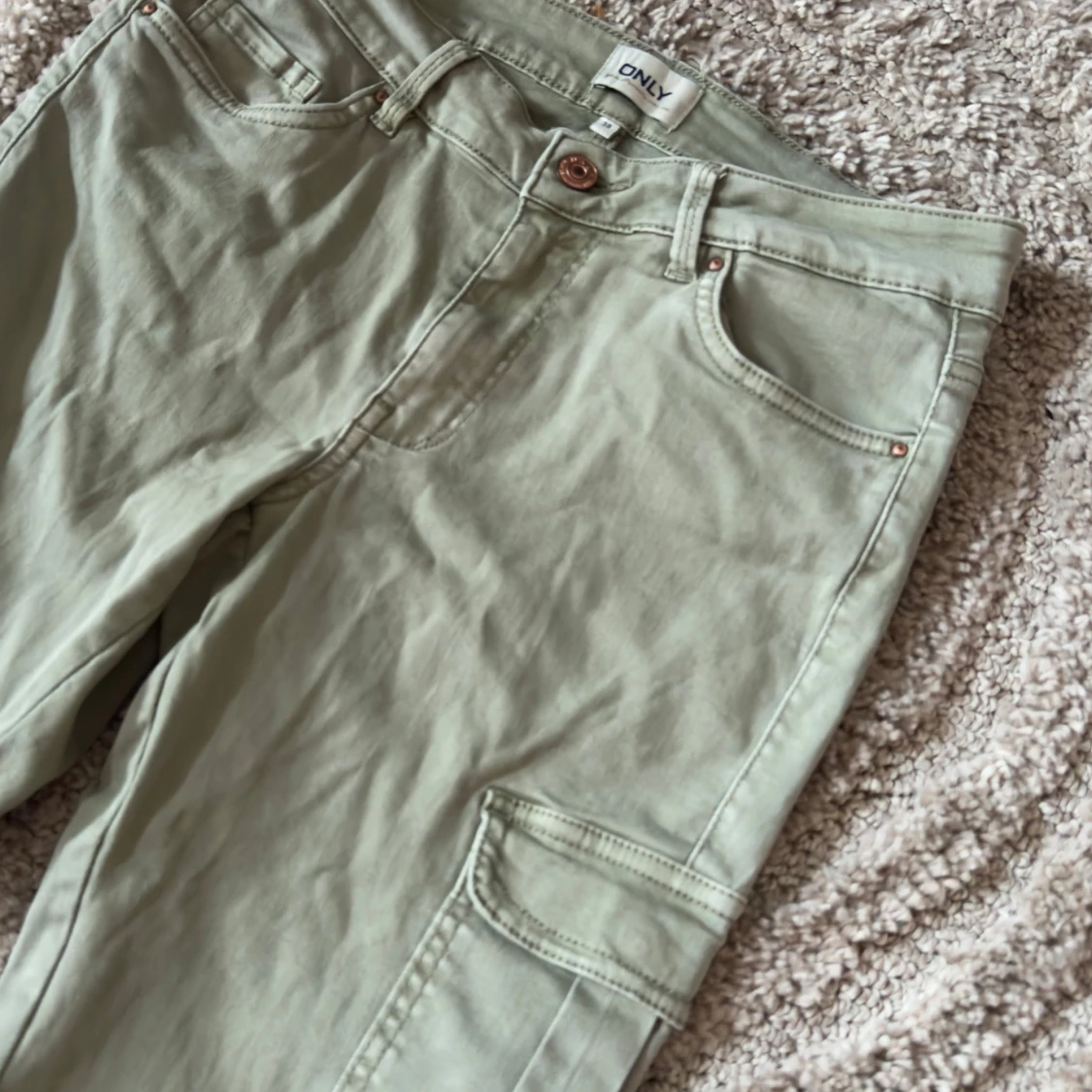 Gröna cargobyxor från ONLY - 1