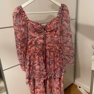 French connection sommar klänning - Helt ny med prislappen fortfarande kvar! Tvivla inte att skriva vid frågor! ☺️