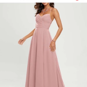 Rosa Balklänning JJ’s HOUSE - Superfin rosa balklänning från JJ’s HOUSE, endast använd på min bal så den är i mycket bra skick. Storlek EU32, nypris är 1490💞