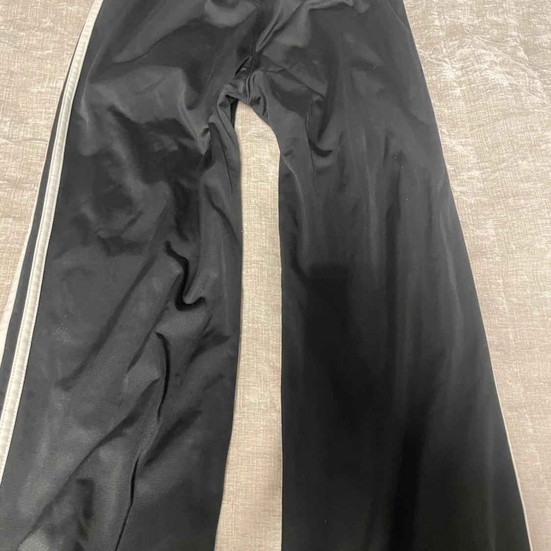 Svarta adidas byxor - 2