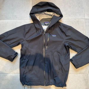 Patagonia Windbreaker  - Patagonia vind jacka storlek M M’s. Sällan använd. Nypris cirka 3300:- Pris kan diskuteras 